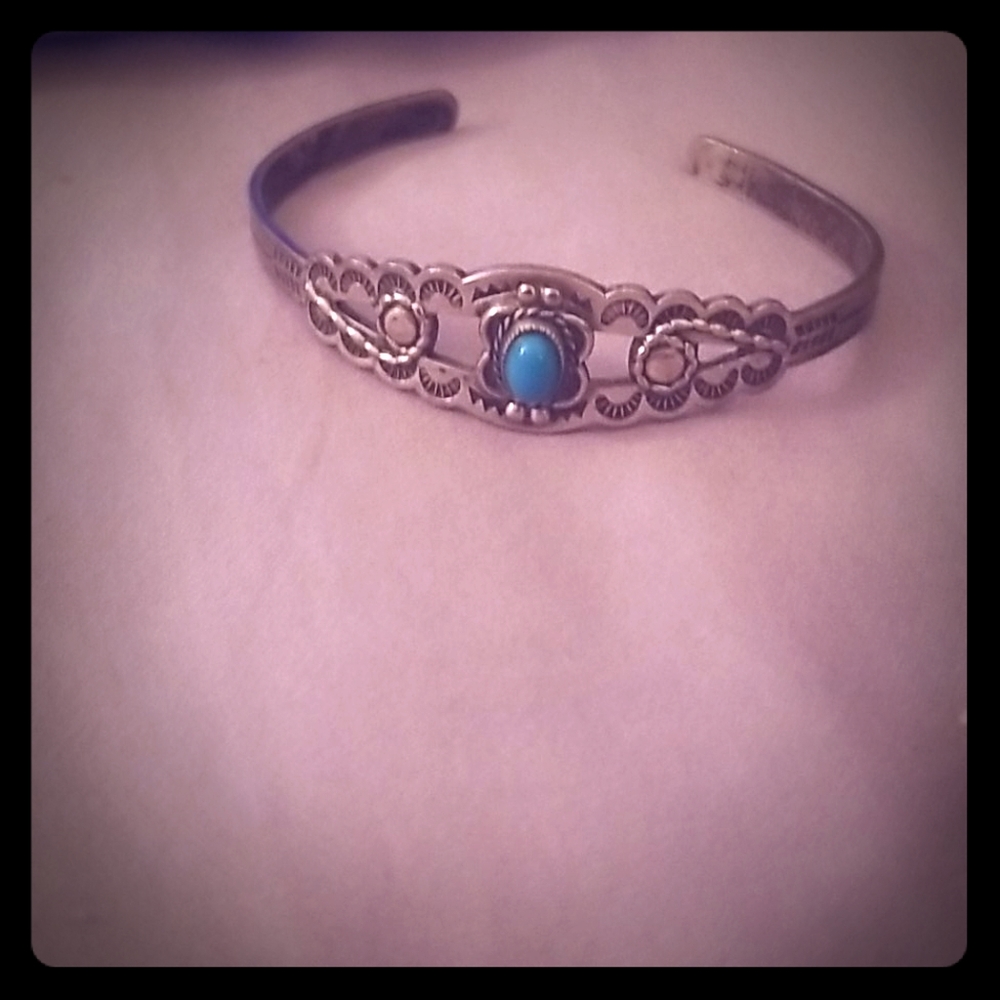 Bracelet with blue stone